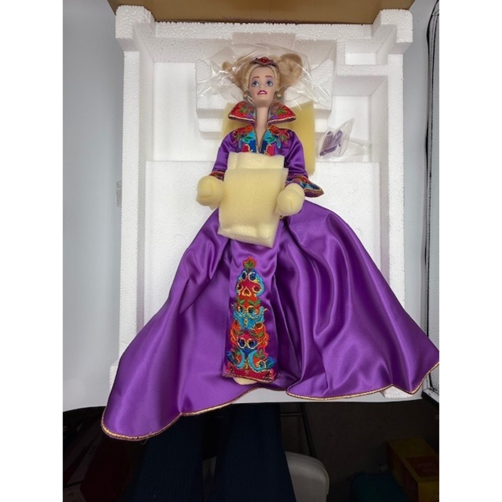 Royal Splendor Barbie Presidential Porcelain Collection 1993
